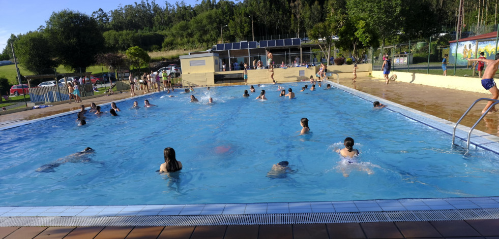San Sadurniño saca a licitación la gestión y mantenimiento de la piscina municipal