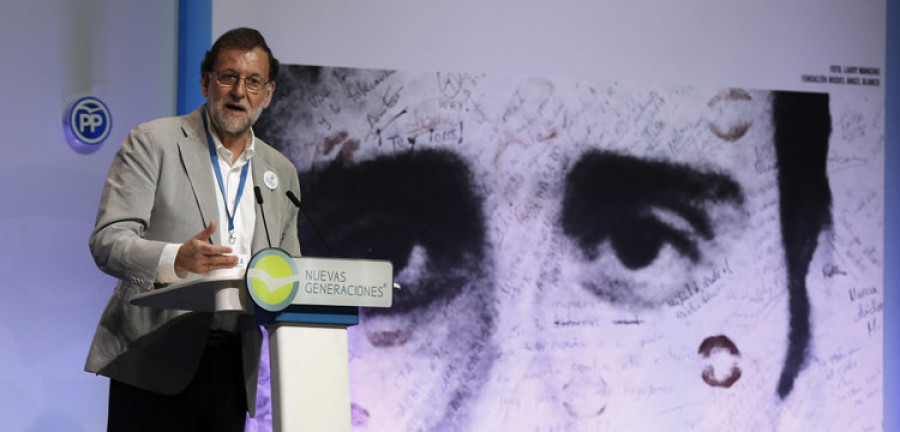 Rajoy invita a Puigdemont a seguir  el modelo “democrático” de Euskadi