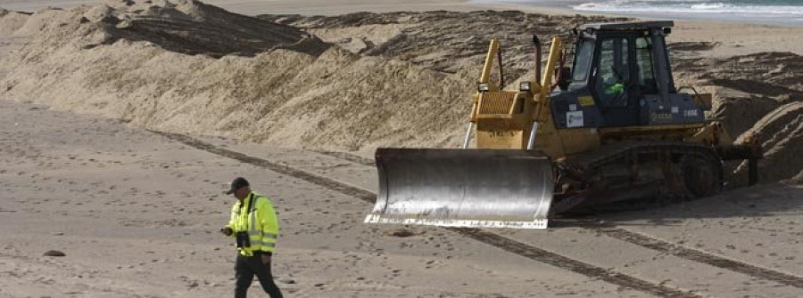 VALDOVIÑO-Medio Ambiente procede a la apertura del canal de desagüe de la laguna