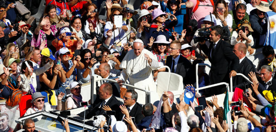 El Vaticano no aprueba que se conserven las cenizas en casa o que se lancen al mar