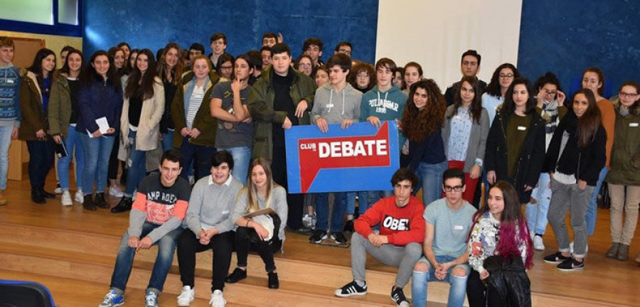 Alumnos dos IES Leixa e Canido e do colexio Compañía de María, na fase zonal do Club de Debate