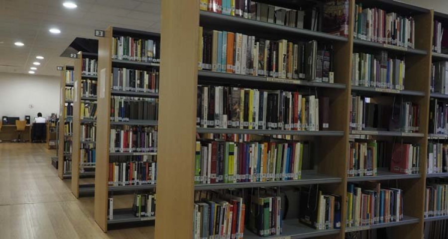 La biblioteca central cierra sus puertas para inventariar los más de 55.000 documentos