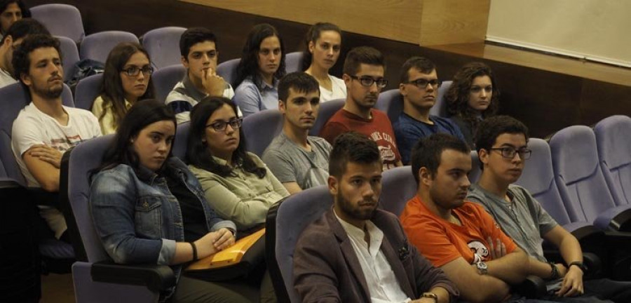 Antiguos alumnos del campus acercan su experiencia laboral a los actuales estudiantes