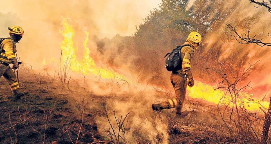 La ola de incendios que arrasa Galicia se cobra dos víctimas mortales en Nigrán