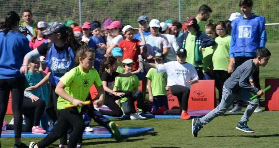 Escolares de cinco centros participan en unas jornadas sobre atletismo