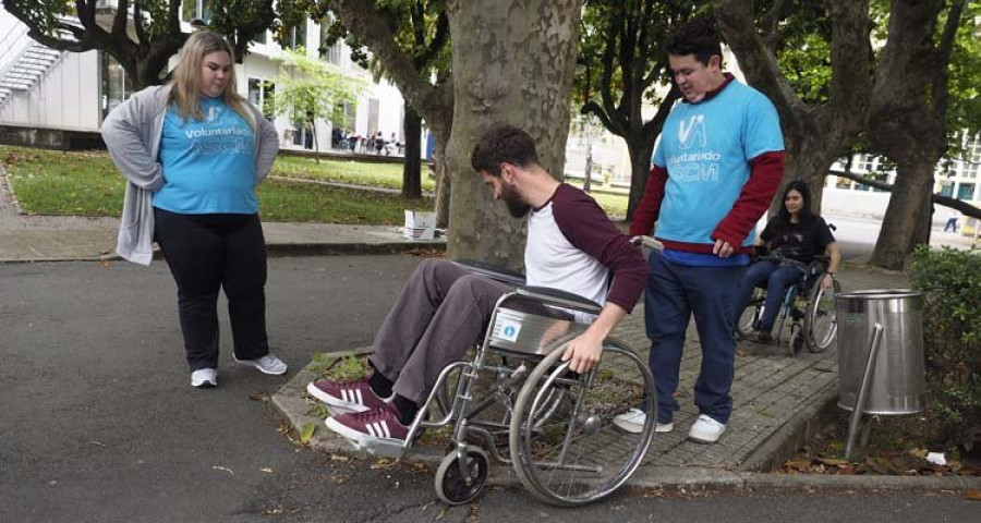 Reportaje | La odisea de desplazarse en silla de ruedas por la ciudad
