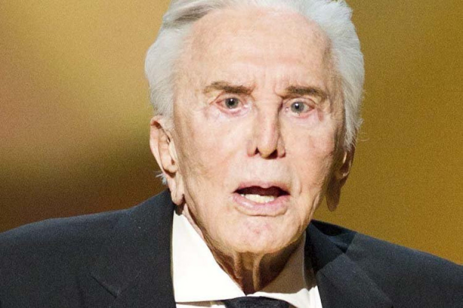 Kirk Douglas cumple 101 años acompañado de toda su familia