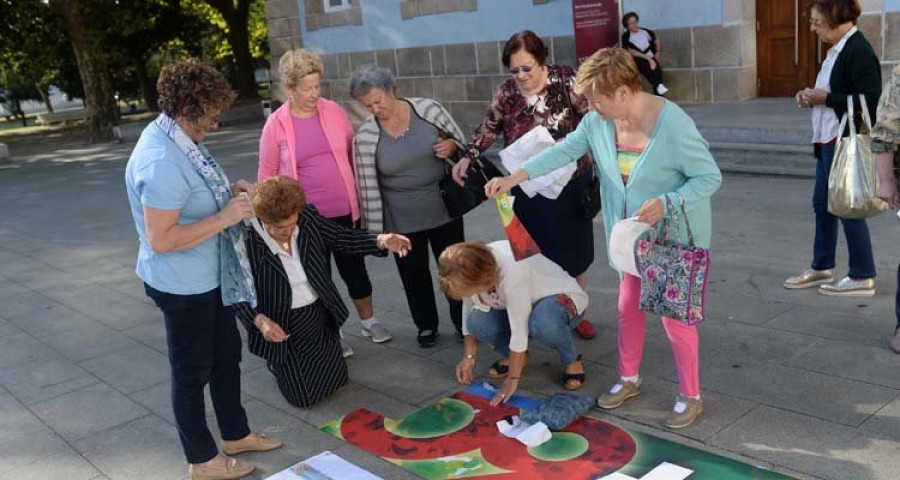 Afundación destaca el papel de los mayores con un mosaico en la plaza de la Constitución