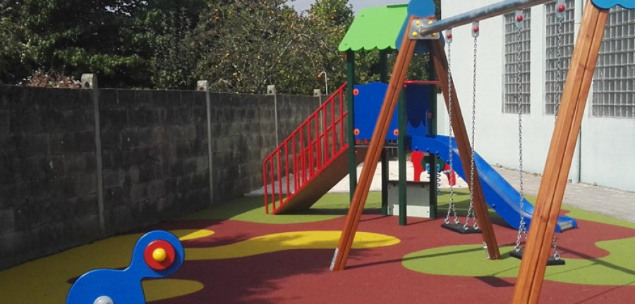 Finaliza el acondicionamiento del parque del colegio público Santiago Apóstol de Franza