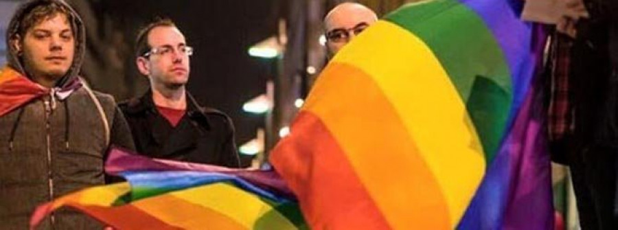 El colectivo de homosexuales denunciará ante el Valedor do Pobo que les arrojaron huevos