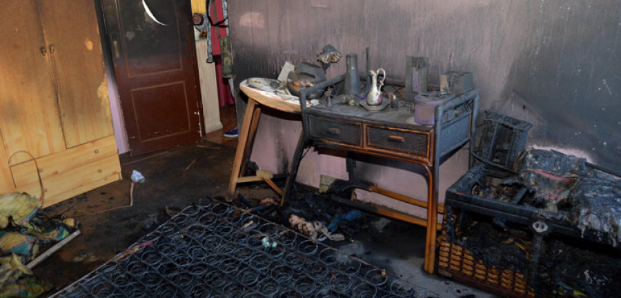 Dos habitaciones calcinadas en dos incendios ocurridos ayer en Caranza