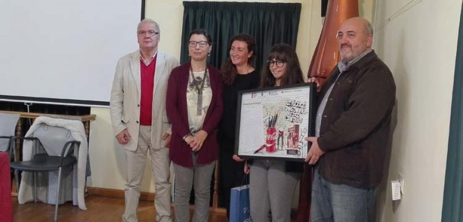 Homenaje a la ganadora del concurso de relatos de Coca-Cola