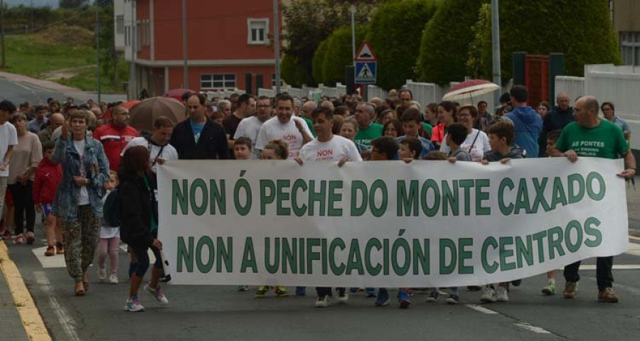 As Pontes “saca músculo” antes de la reunión de hoy con Educación con una nueva protesta