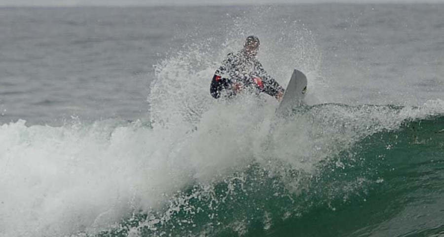 Doniños se convierte en el epicentro del surf nacional