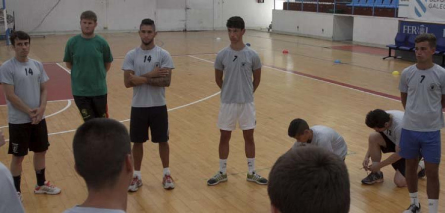 O Parrulo se presenta ante su afición esta tarde en A Malata