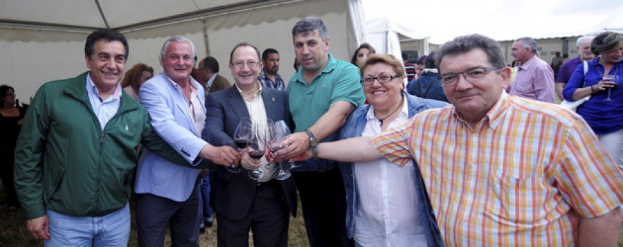 Blanco y Alvariño inauguraron la sexta feria del vino de Narón y Neda