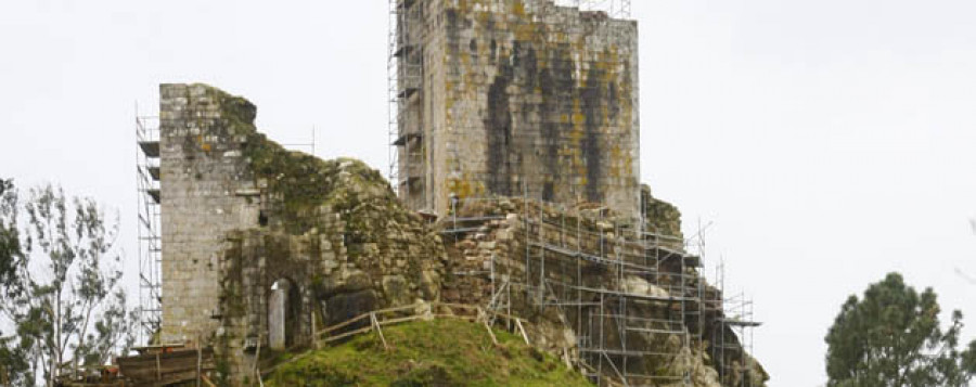 SAN SADURNIÑO - Xunta y Concello concretarán nuevas propuestas para el castillo de Naraío
