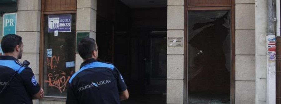 Destrozan con una radial las lunas de varios negocios de la calle Magdalena