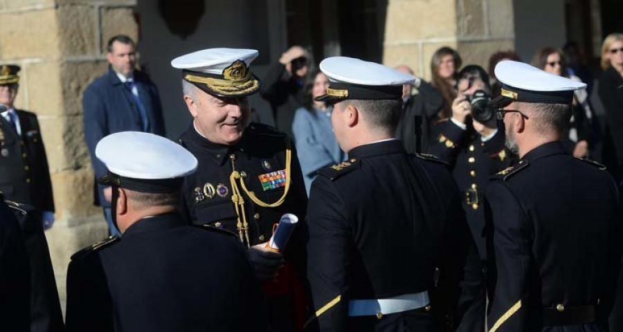 El comandante general de Infantería de Marina visita el cuartel de Dolores
