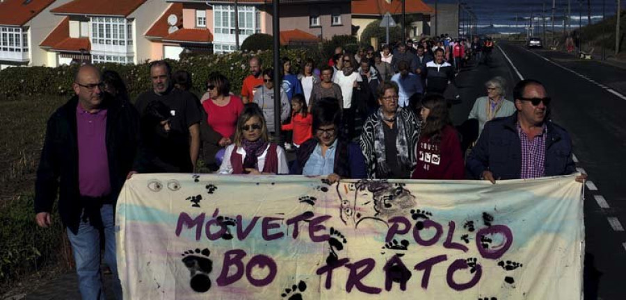Unas 200 personas se manifiestan en Valdoviño contra la violencia de género