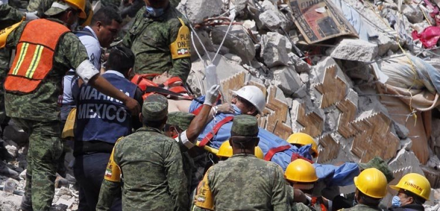 Siguen las tareas de rescate en México tras un terremoto que deja más de 200 muertos