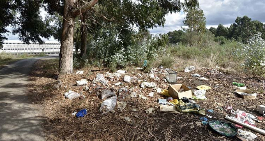 Proliferan los vertederos incontrolados en los barrios periféricos de la ciudad