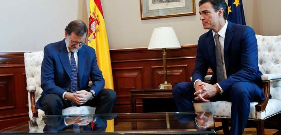 Sánchez reitera el “no” a Rajoy y le acusa de “chantaje” y “continuismo”