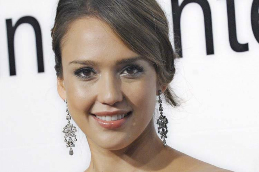 Jessica Alba se convertirá en madre por tercera vez