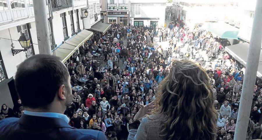 Calurosa acogida en Pontedeume a Miriam Rodríguez tras su paso por OT