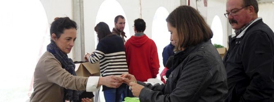 FENE - Éxito de público en la II Feira do Troco en el paseo marítimo