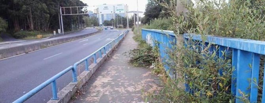 Quejas de los usuarios por el mal estado del puente de As Pías