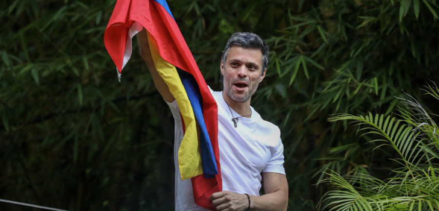 Leopoldo López sale de prisión y llama a continuar con las protestas en las calles