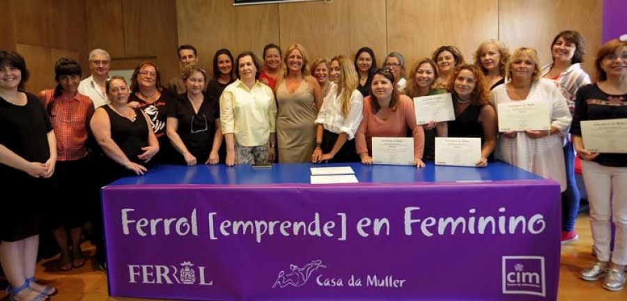 Las participantes de Ferrol en Femenino reciben su diploma