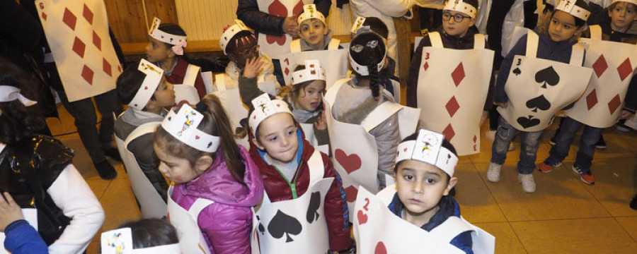 Os festivais escolares marcan un chuvioso comezo da cita co Entroido