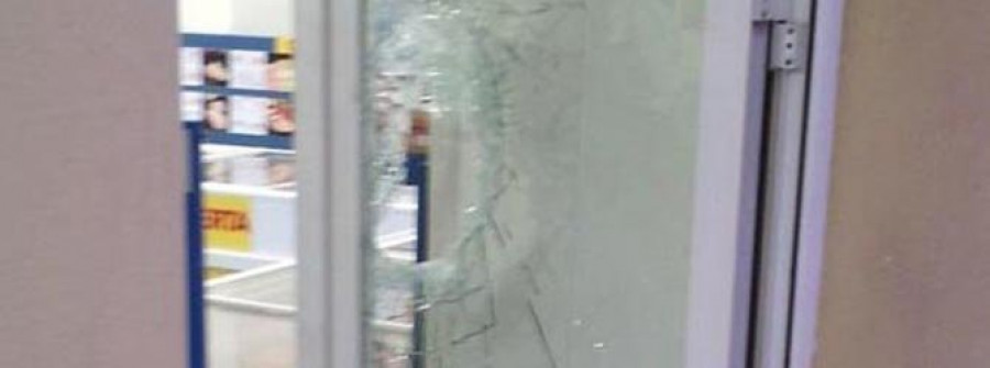 La Policía Local sorprende a un ladrón dentro de una tienda de congelados del centro de Ferrol