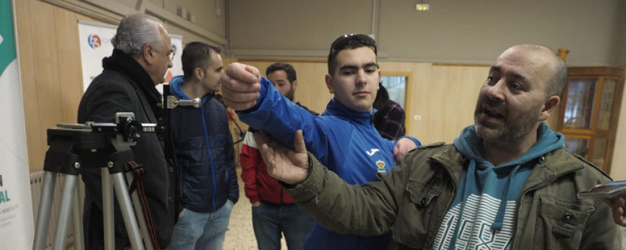 El CIFP Ferrolterra fabrica un sistema para un arquero invidente en el marco de un trabajo de aula