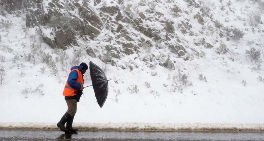 Galicia sufrirá hoy un nuevo temporal de viento, lluvia y nieve pero menos intenso