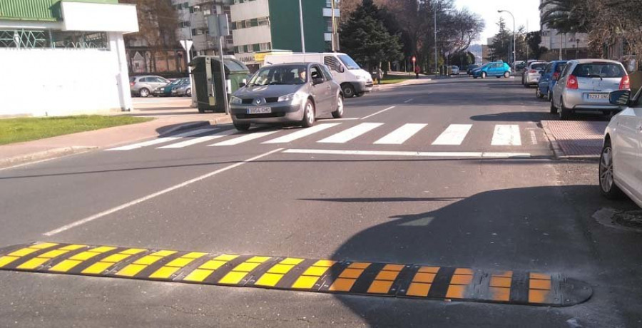 El Concello responde a las demandas vecinales e instala bandas reductoras en el barrio de Caranza