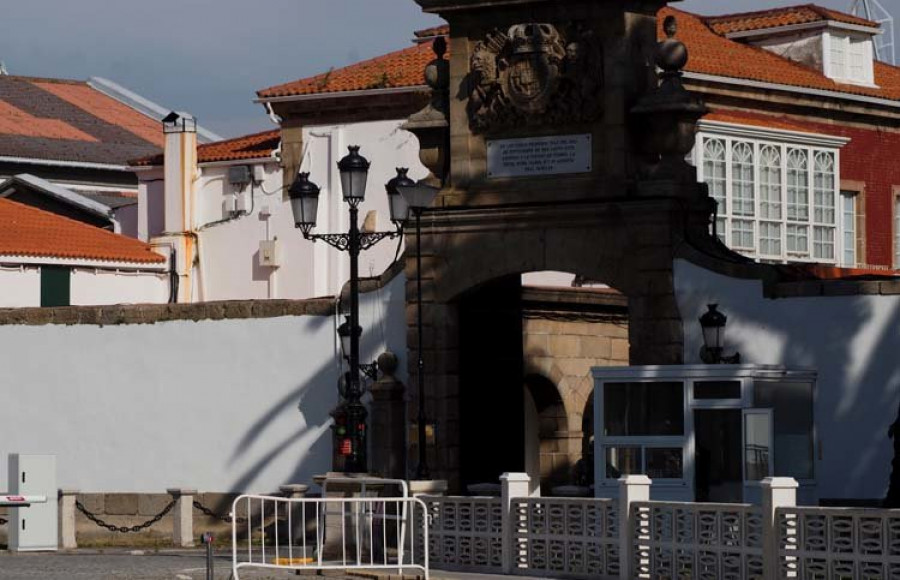 La Armada expulsa a la prensa de la toma de posesión del jefe del Arsenal