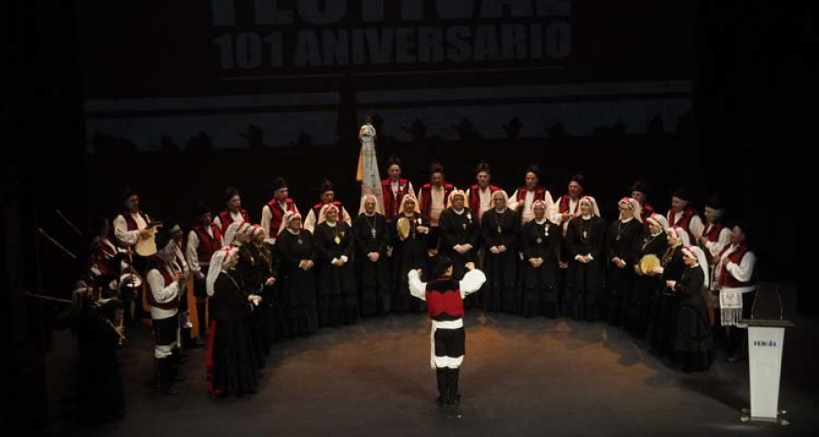 O Toxos e Froles celebra os cen anos da entrega da primeira bandeira galega á entidade
