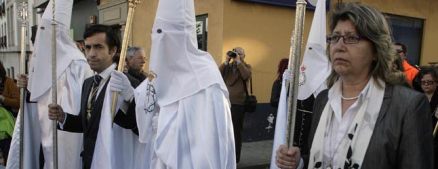 Las procesiones toman las calles  en la jornada más intensa de la Semana Santa