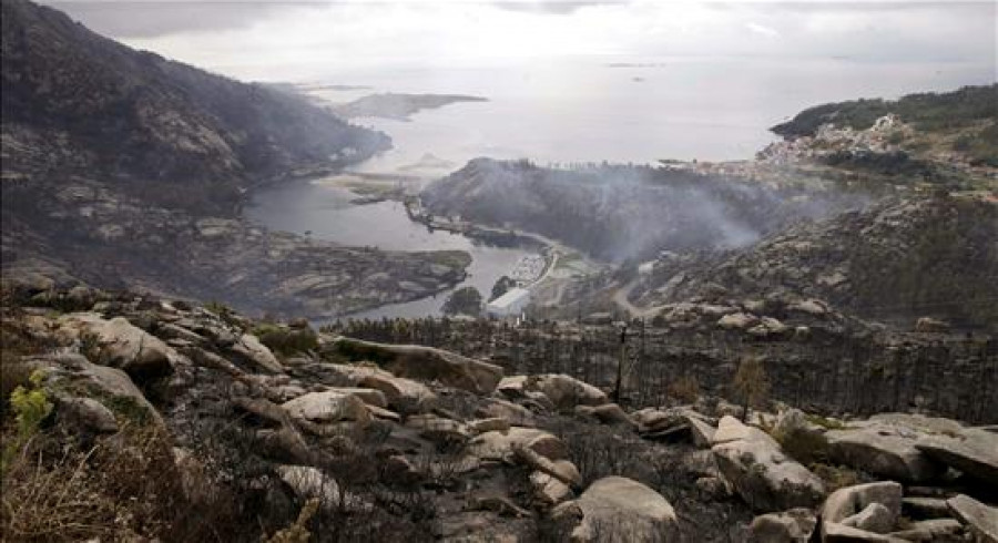 Extinguido el incendio forestal de Carnota que calcinó más de 2.300 hectáreas