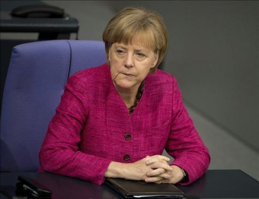 Merkel avisa a Moscú de que habrá nuevas y "sustanciales" sanciones europeas