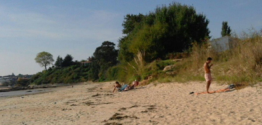 Los bañistas se resisten a dar  por finalizada la temporada de playa