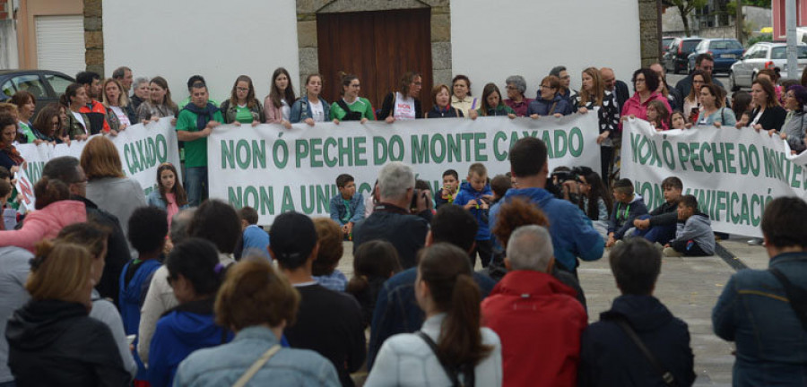 Padres y alumnos del Monte Caxado llevan hoy sus protestas a Santiago