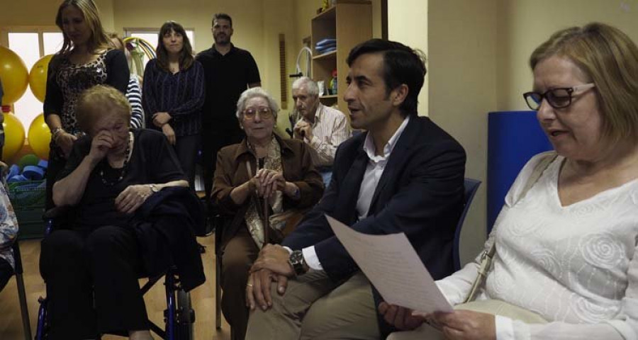 Rey apuesta por una mayor coordinación sociosanitaria para los enfermos afectados por el mal de parkinson