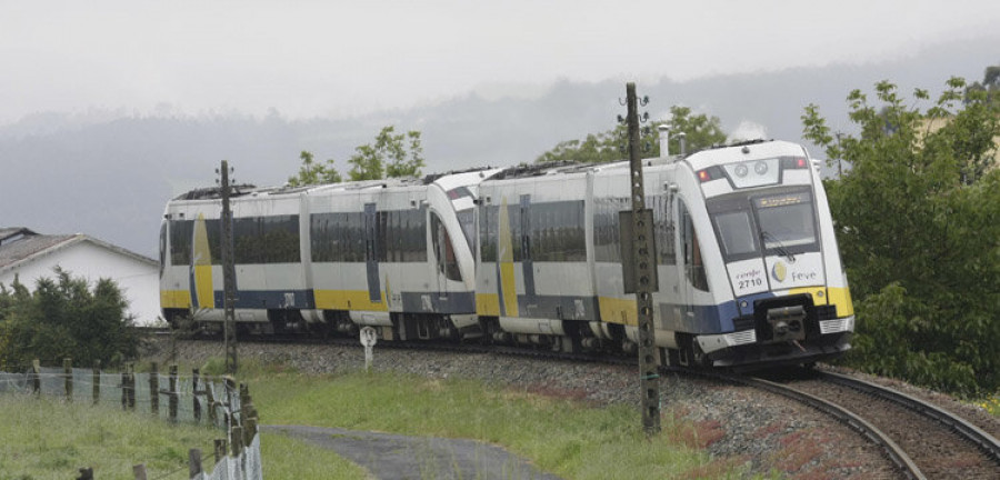 Usuarios del tren de la costa reclaman  la mejora de los servicios de la línea