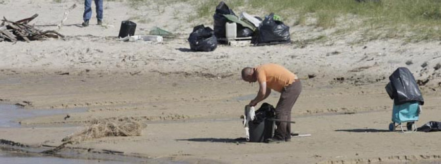 Voluntarios de Ferrol y Fene hacen limpiezas en Doniños y Marraxón