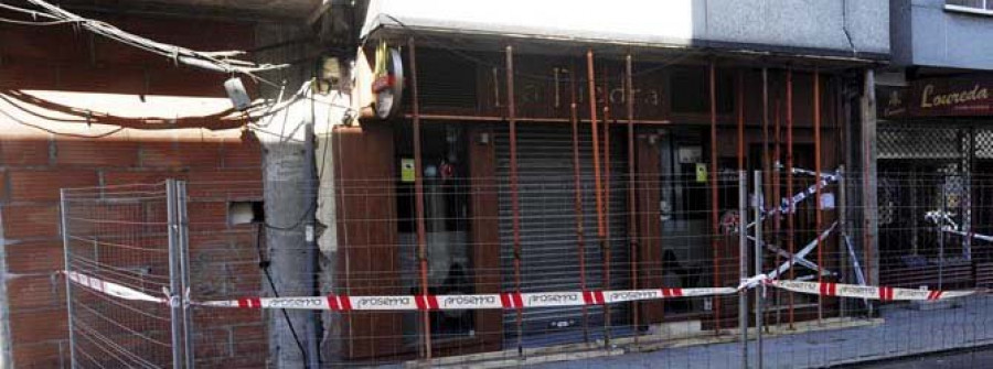 El informe técnico obliga a desmontar la fachada del edificio desalojado en Ultramar