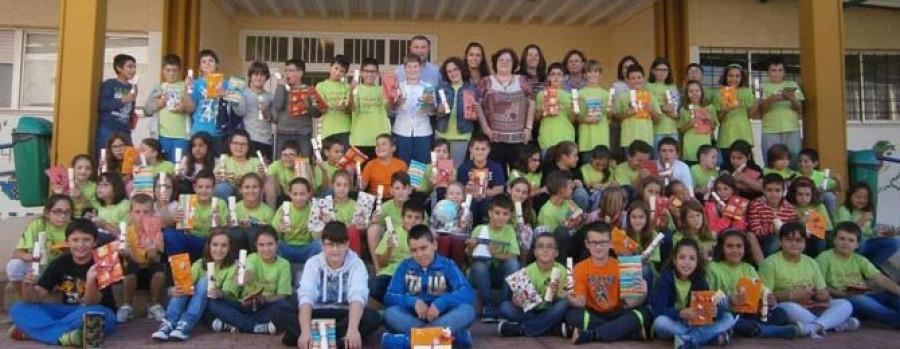 NARÓN - El colegio A Solaina vivió ayer la fiesta por haber logrado un premio del proyecto Enciende